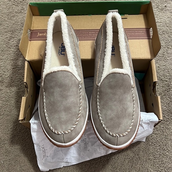 Jambu Shoes - Brand new J’Sport / Jambu / JBU Torino Taupe slippers